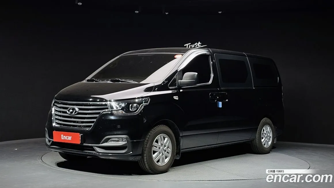 Hyundai Starex — фото 1