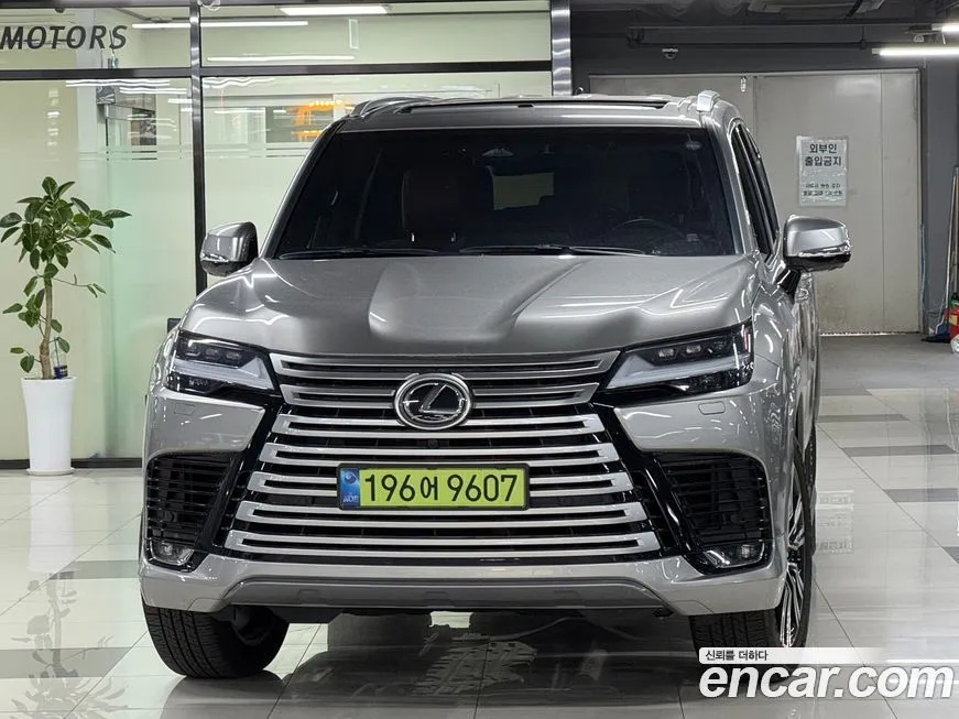 Lexus LX — фото 1