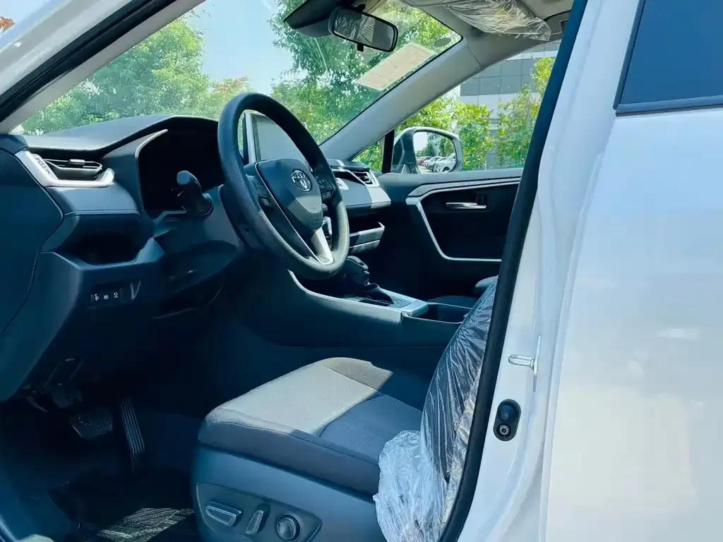 Toyota RAV4 — фото 2