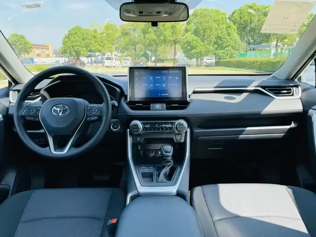 Toyota RAV4 — фото 6