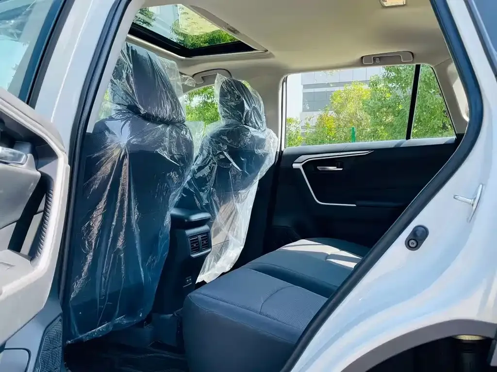 Toyota RAV4 — фото 3