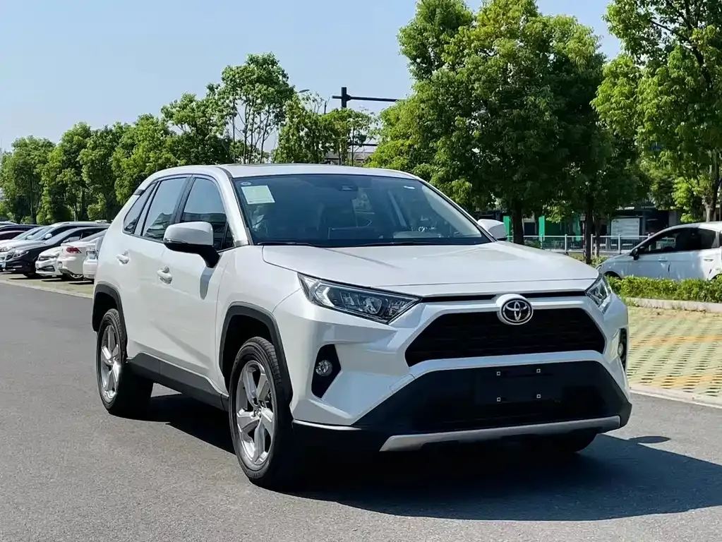Toyota RAV4 — фото 4