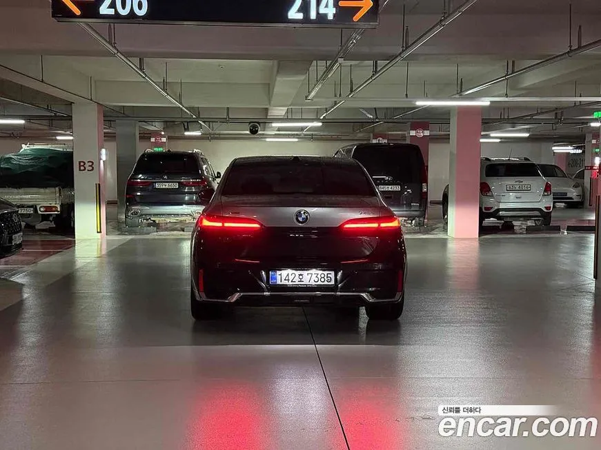 BMW 7-Series — фото 10