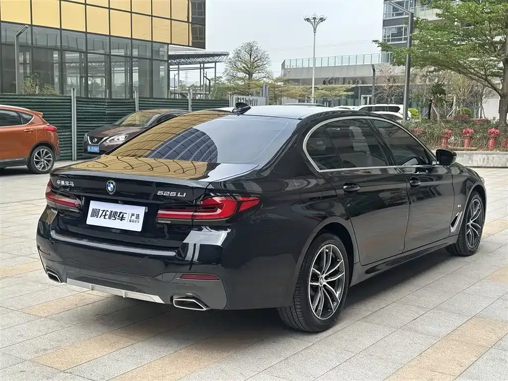 BMW 5 Series — фото 5