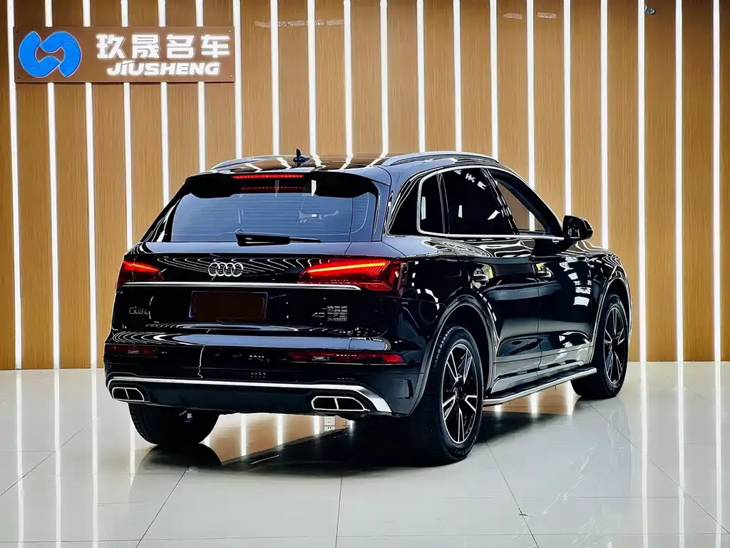 Audi Q5L — фото 5