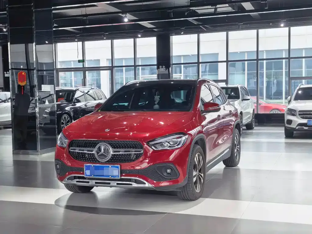 Mercedes-Benz GLA — фото 1
