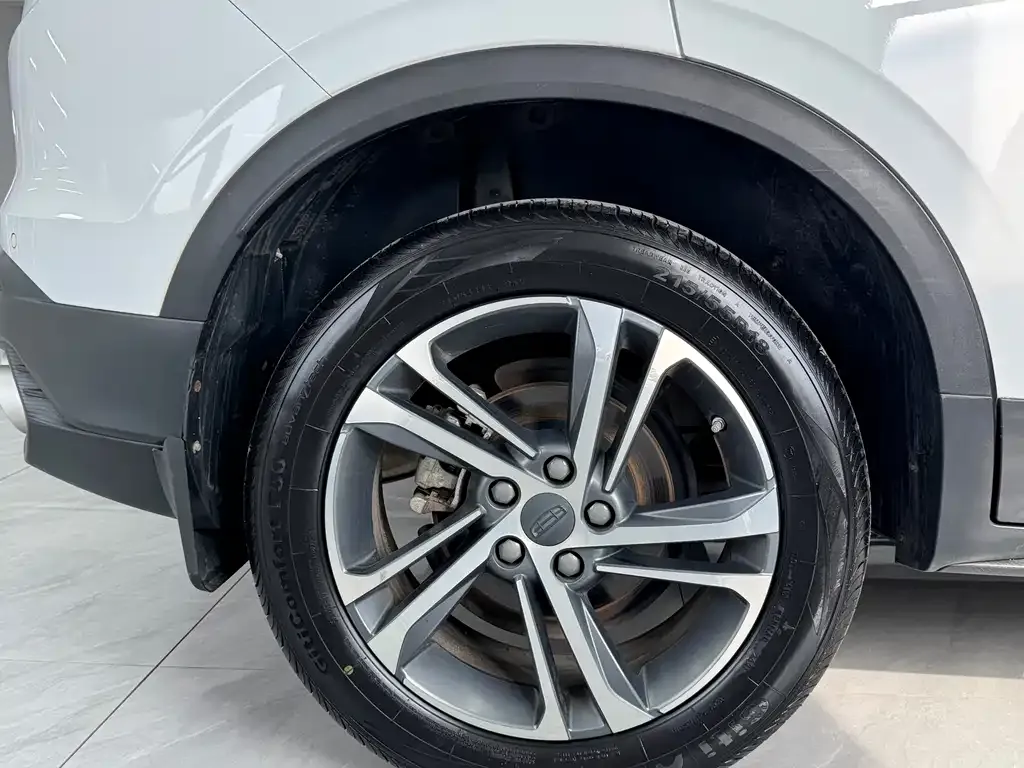 Geely Binyue — фото 10
