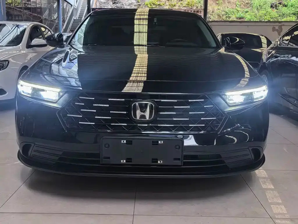 Honda Accord — фото 1