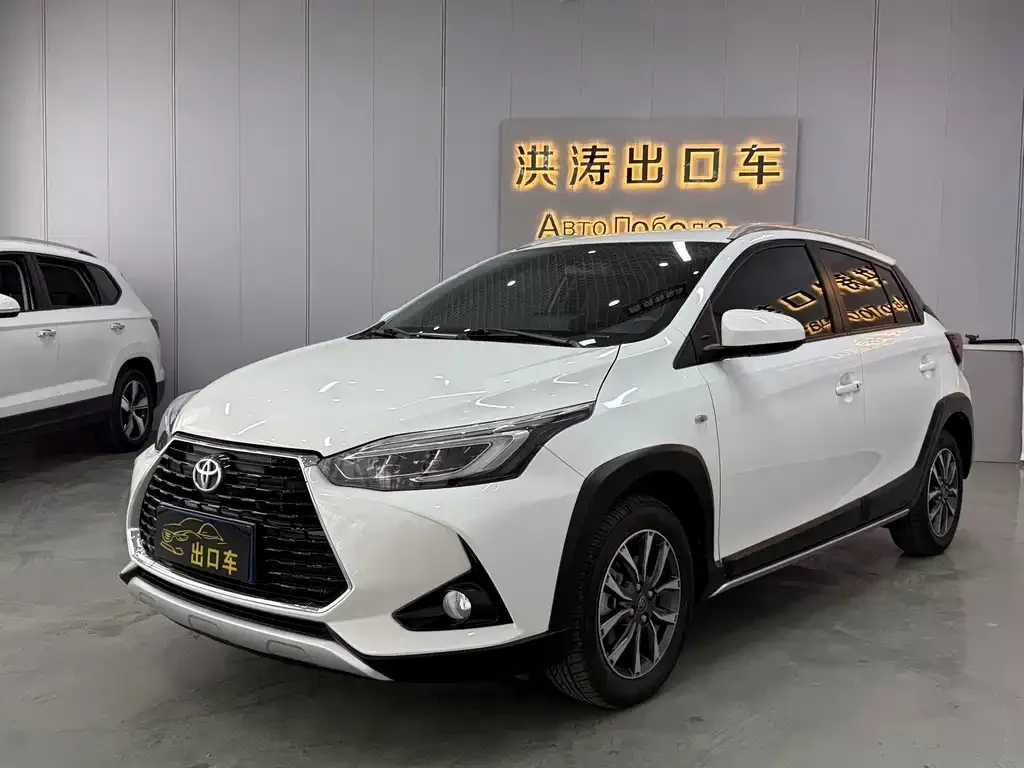 Toyota Yaris L — фото 1