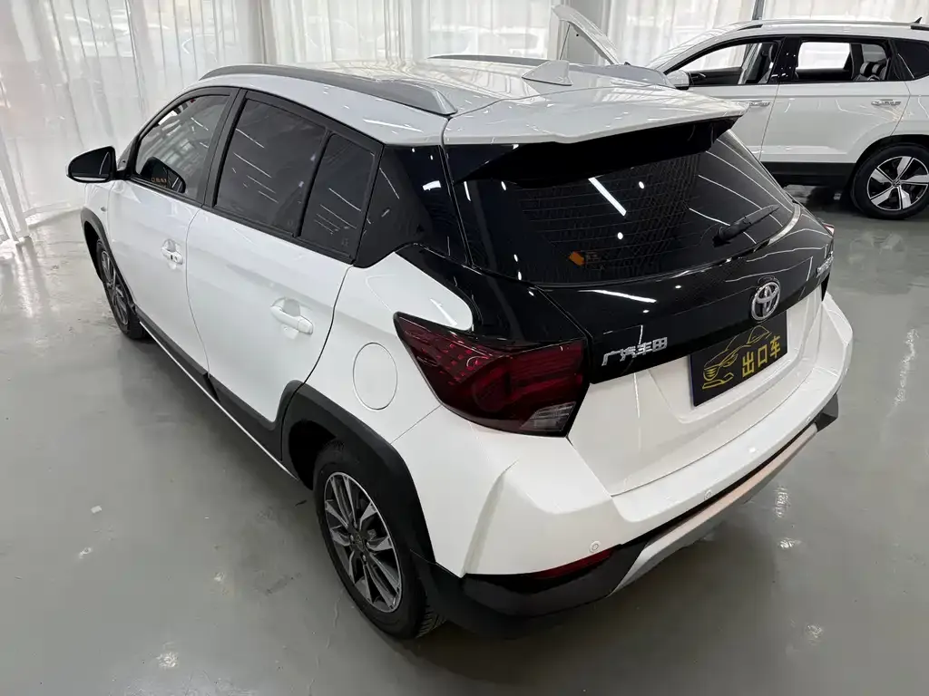 Toyota Yaris L — фото 6