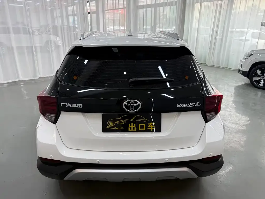 Toyota Yaris L — фото 4
