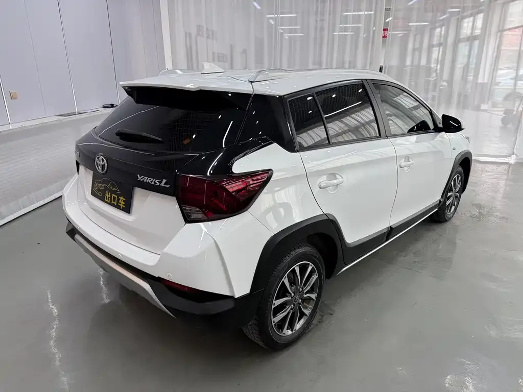 Toyota Yaris L — фото 7