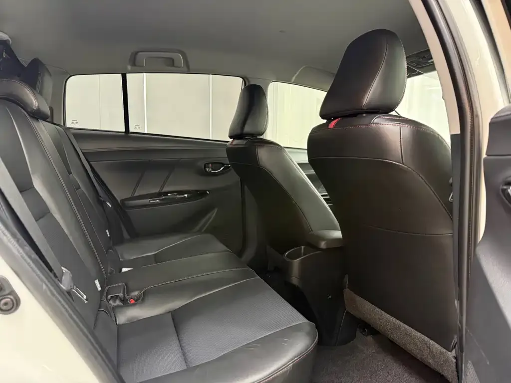 Toyota Yaris L — фото 3