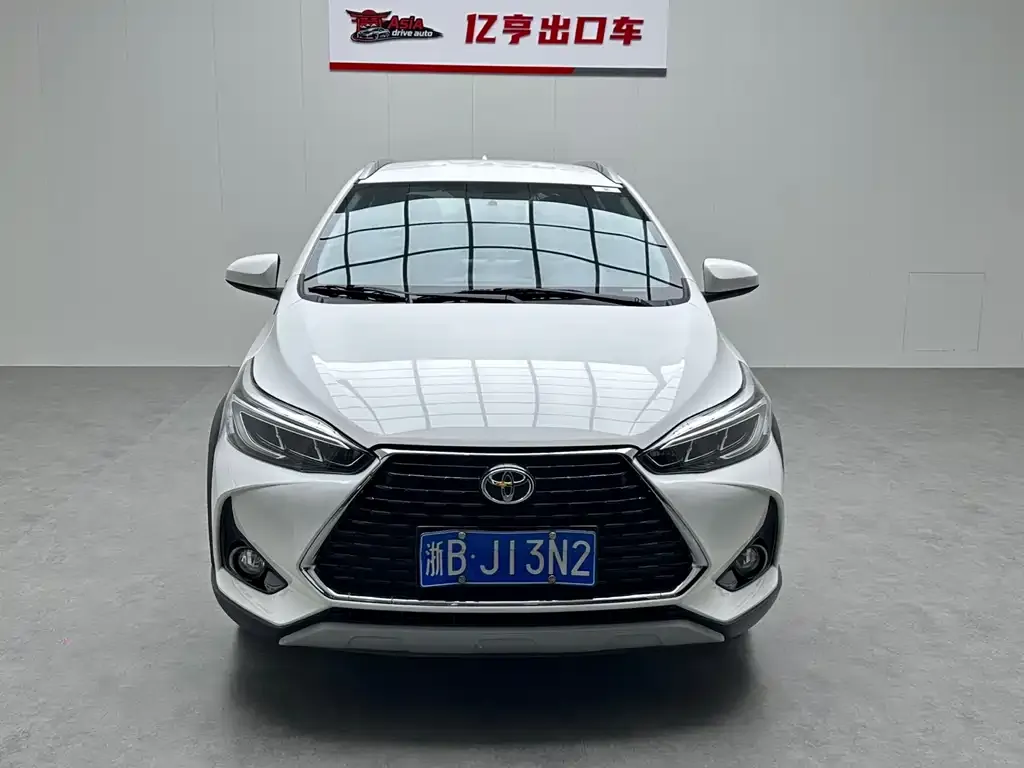Toyota Yaris L — фото 2
