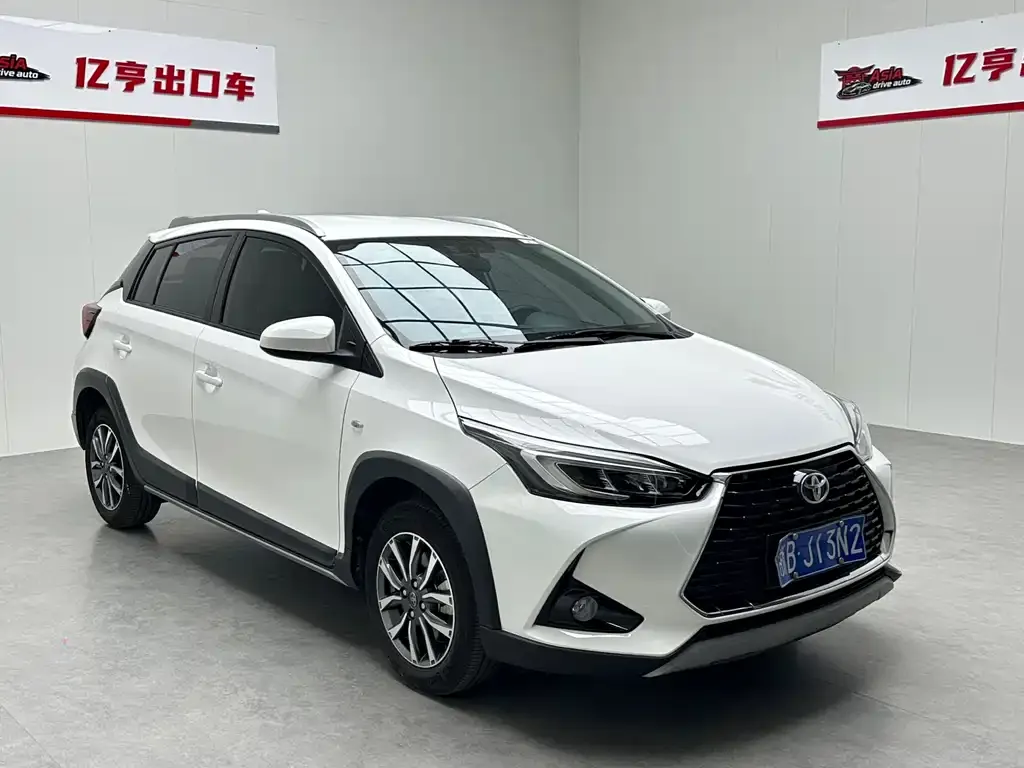 Toyota Yaris L — фото 10