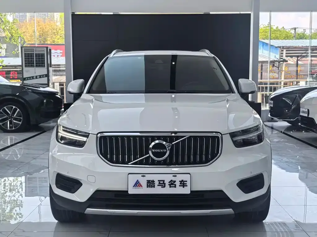 Volvo XC40 — фото 6