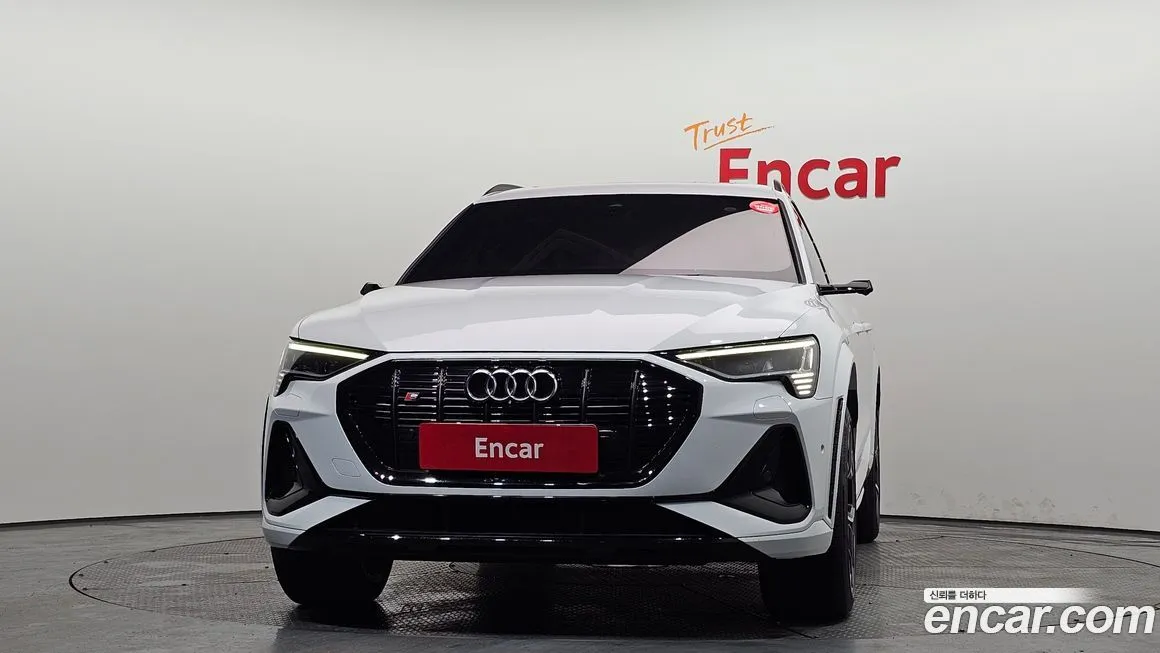 Audi e-tron — фото 2