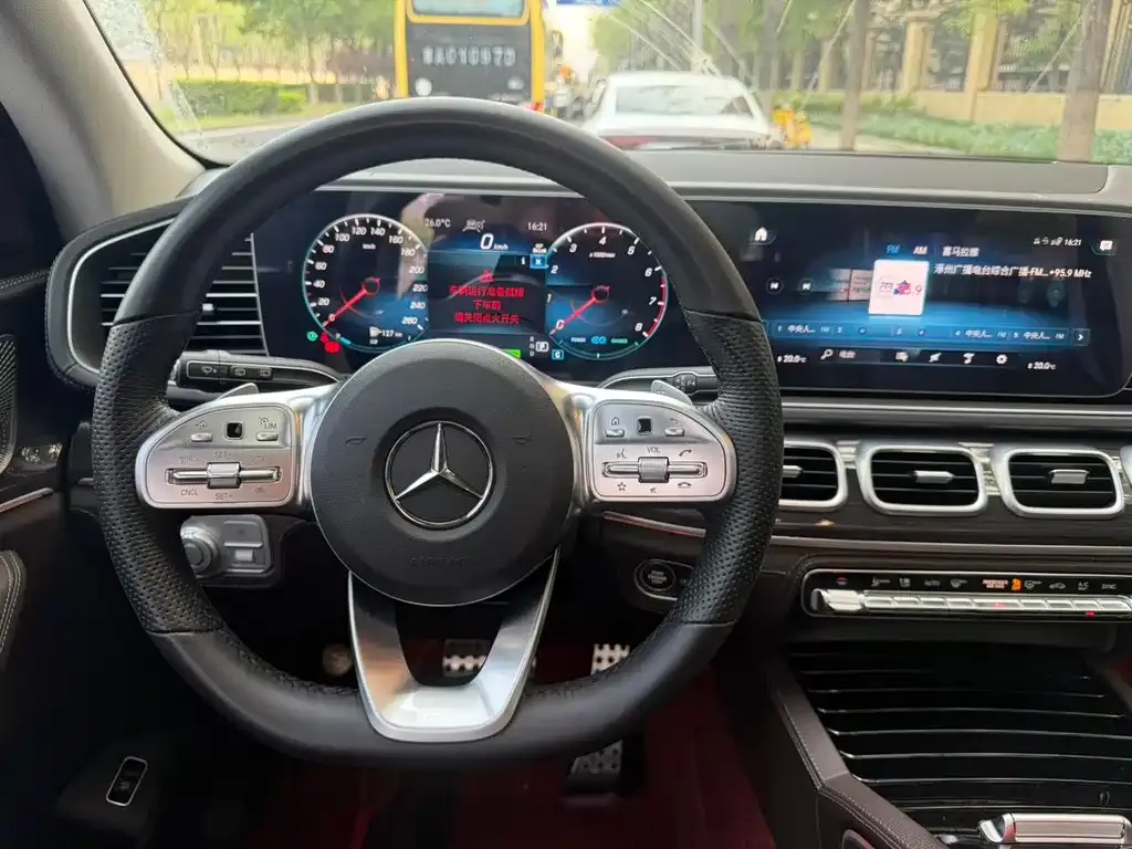Mercedes-Benz GLS — фото 8
