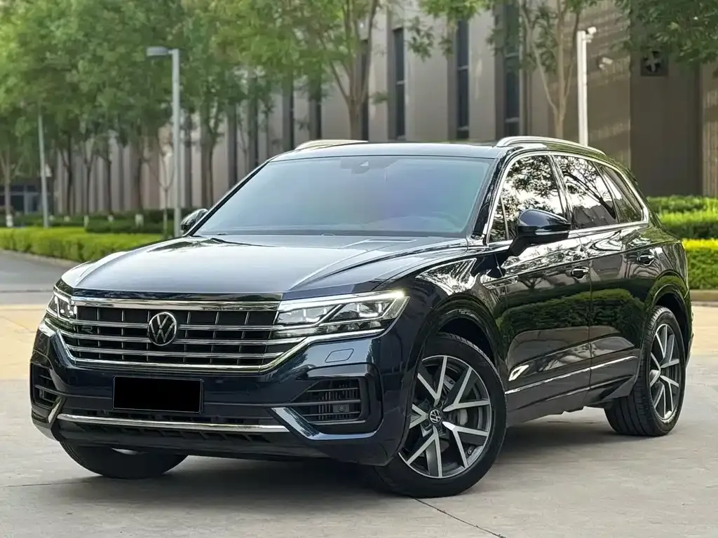Volkswagen Touareg — фото 1