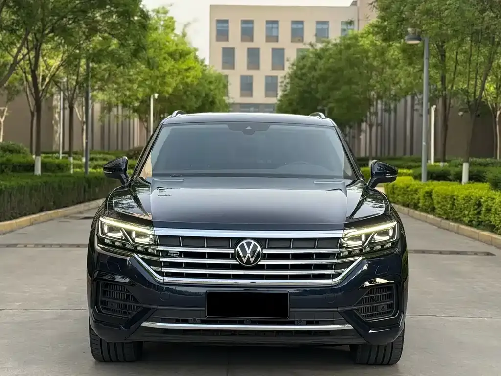 Volkswagen Touareg — фото 8