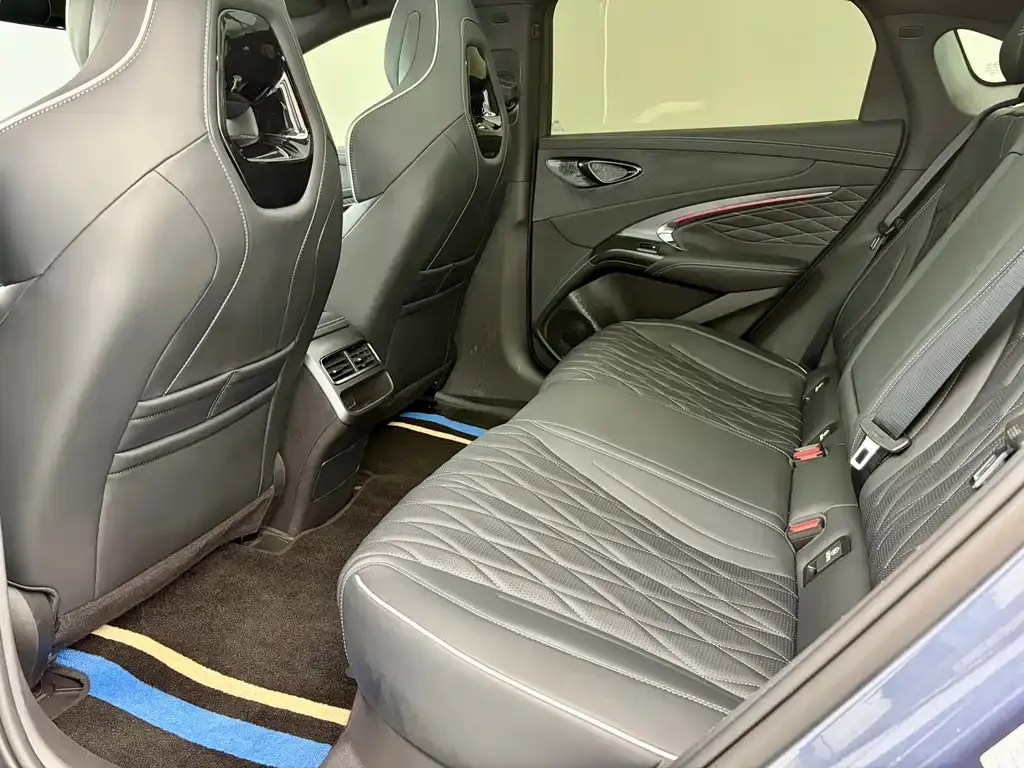 BYD Seal — фото 4
