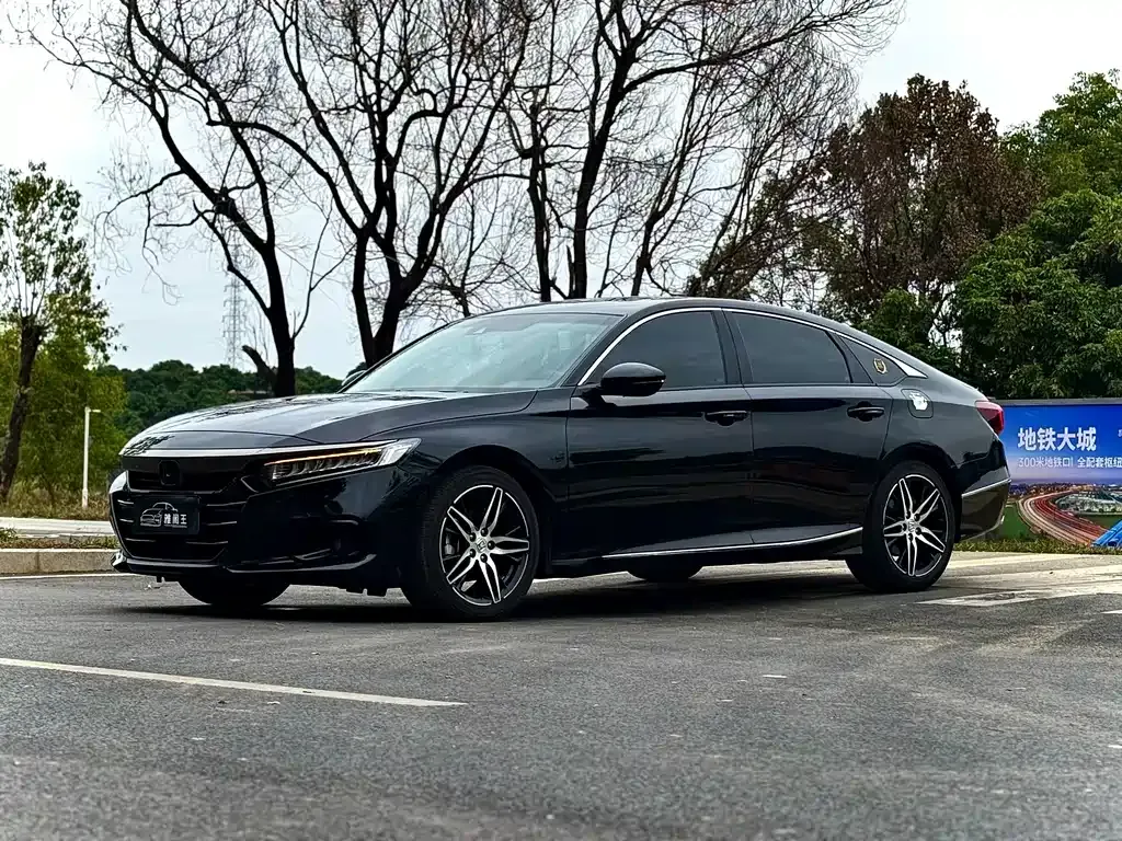 Honda Accord — фото 1