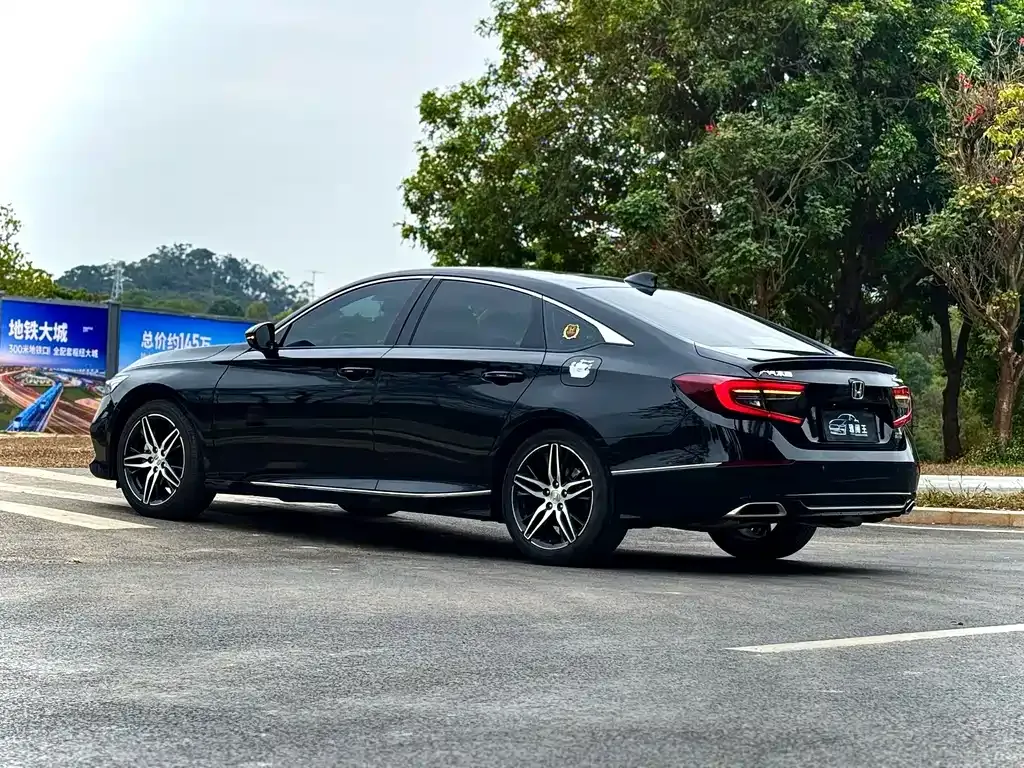 Honda Accord — фото 10