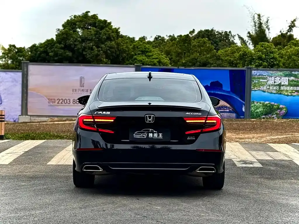 Honda Accord — фото 9