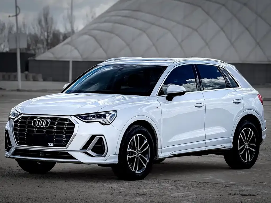 Audi Q3 — фото 1