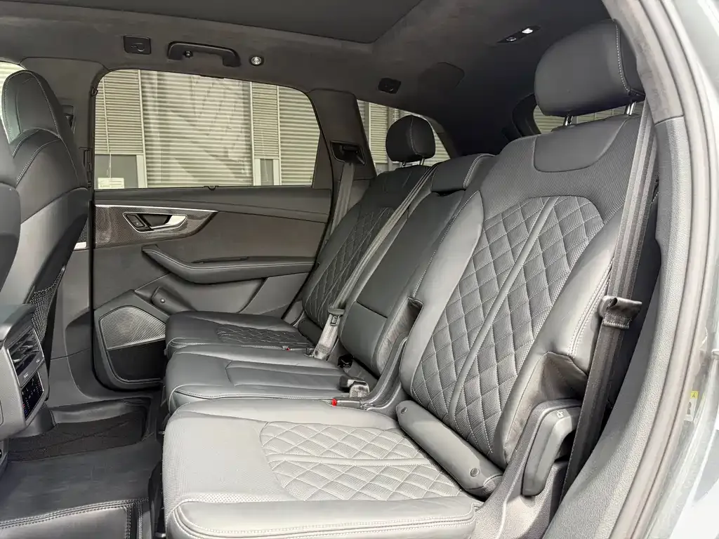Audi SQ7 — фото 10