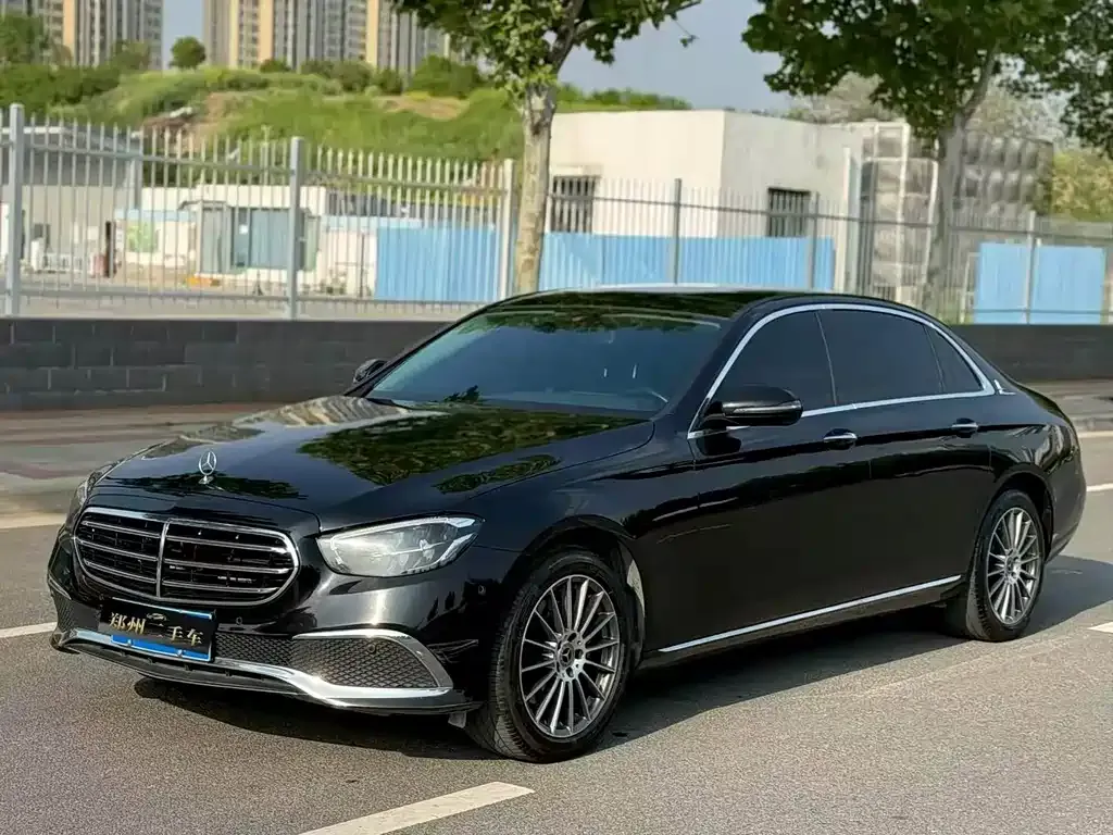 Mercedes-Benz E-Class — фото 1