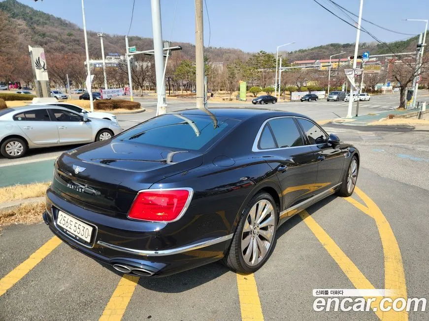Bentley Flying Spur — фото 7