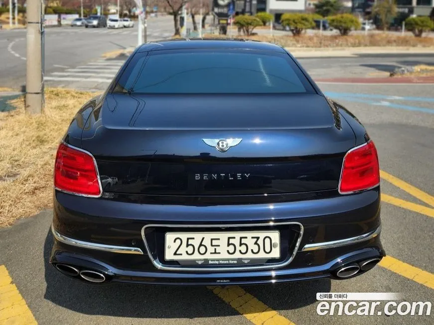 Bentley Flying Spur — фото 3
