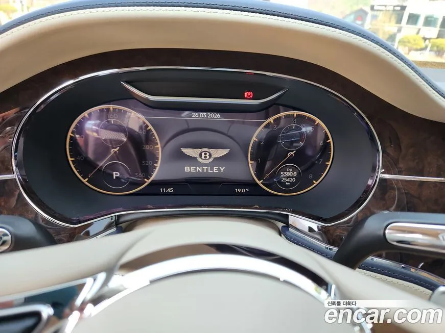 Bentley Flying Spur — фото 8