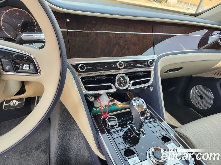 Bentley Flying Spur — фото 9