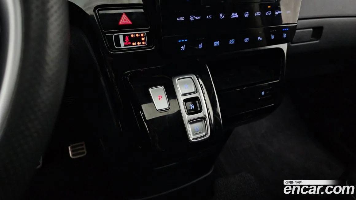 Hyundai Staria — фото 3