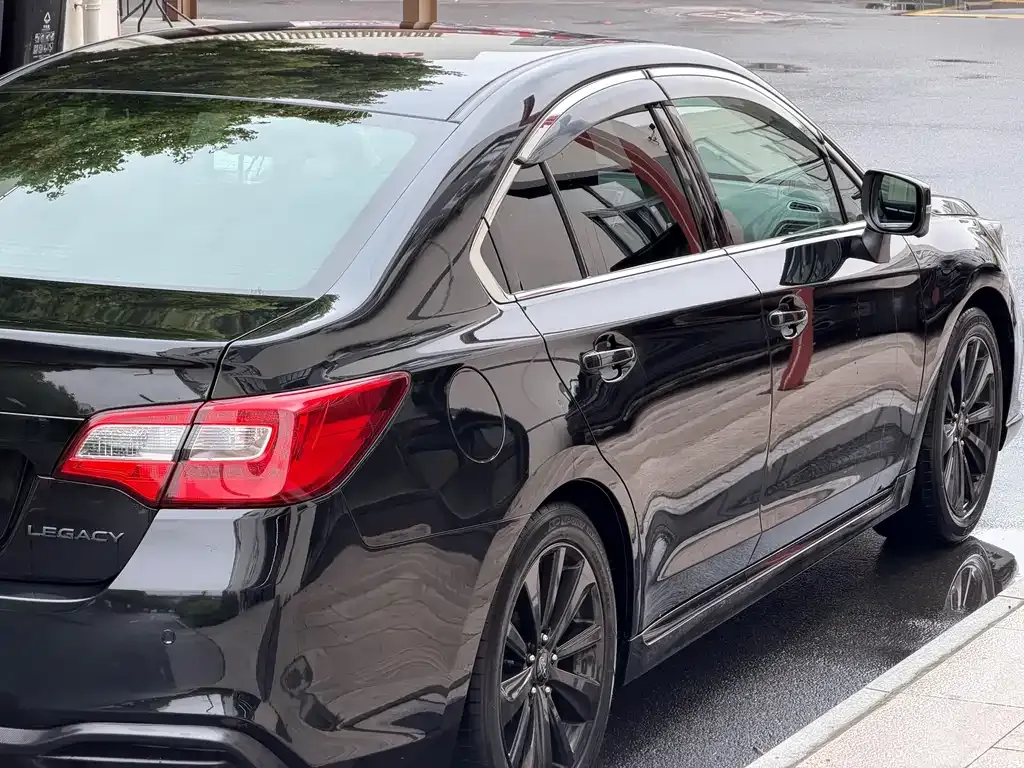 Subaru Legacy — фото 7