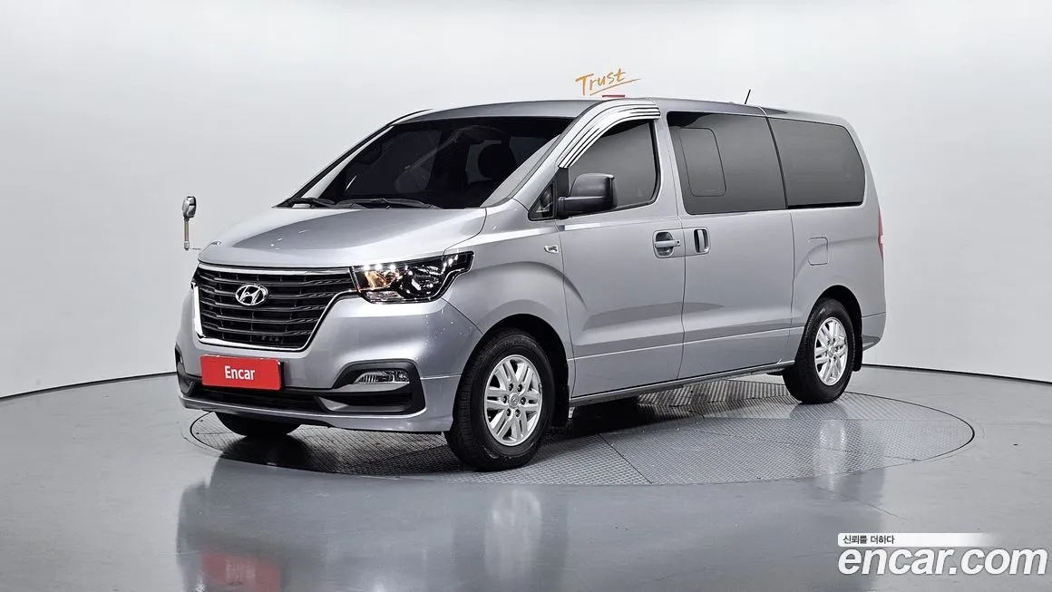 Hyundai Starex — фото 1