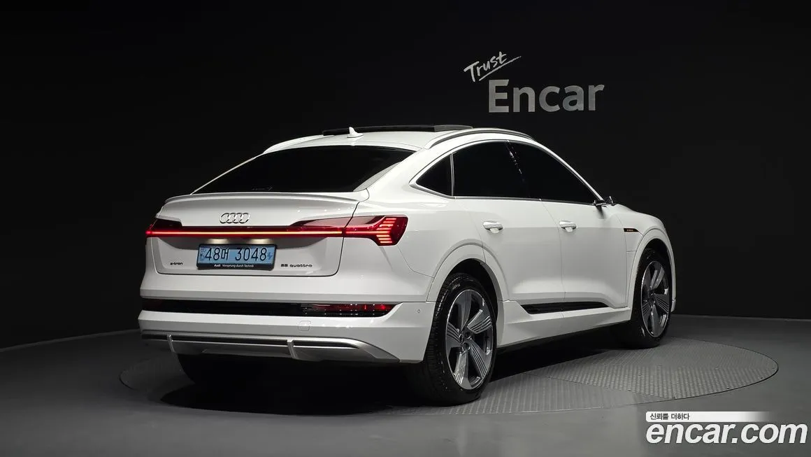 Audi e-tron — фото 4