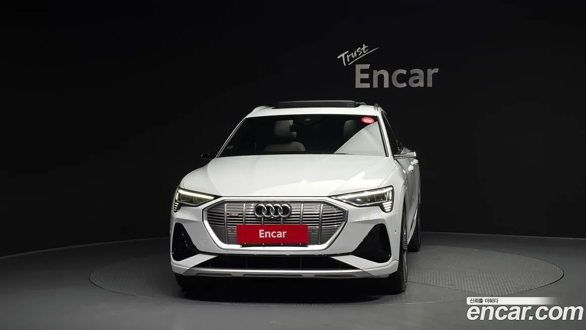 Audi e-tron — фото 2