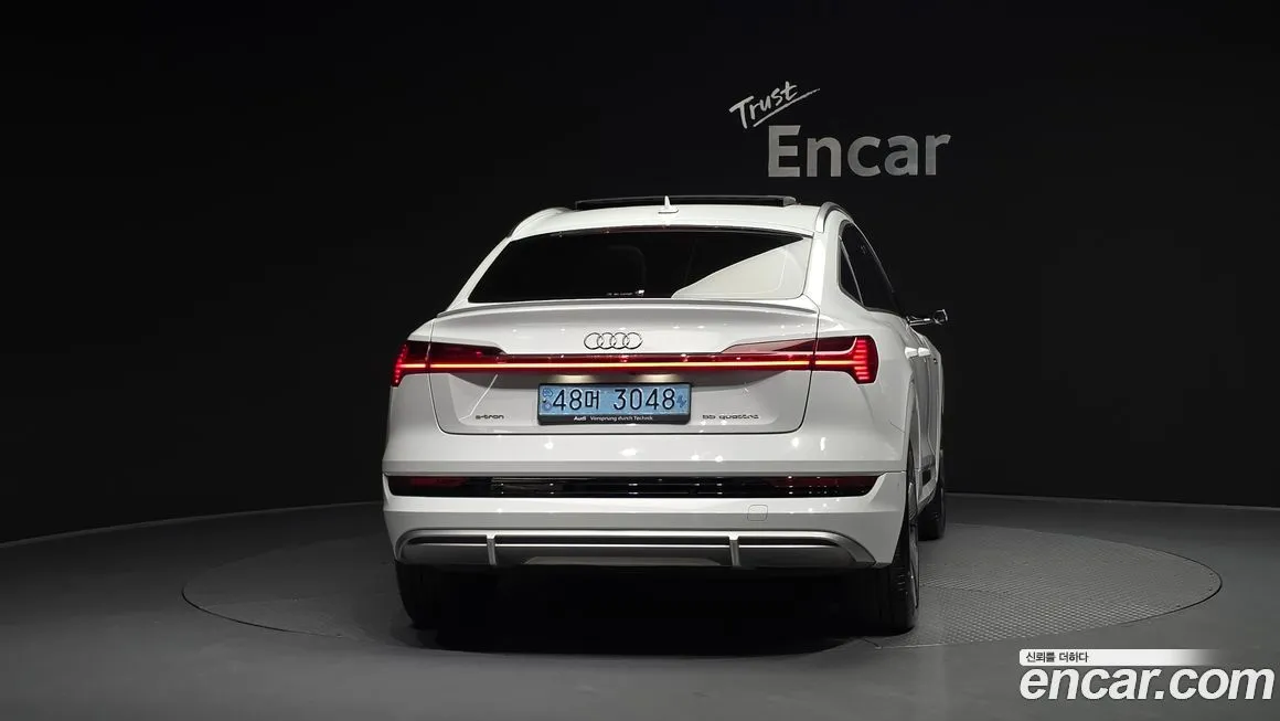 Audi e-tron — фото 3