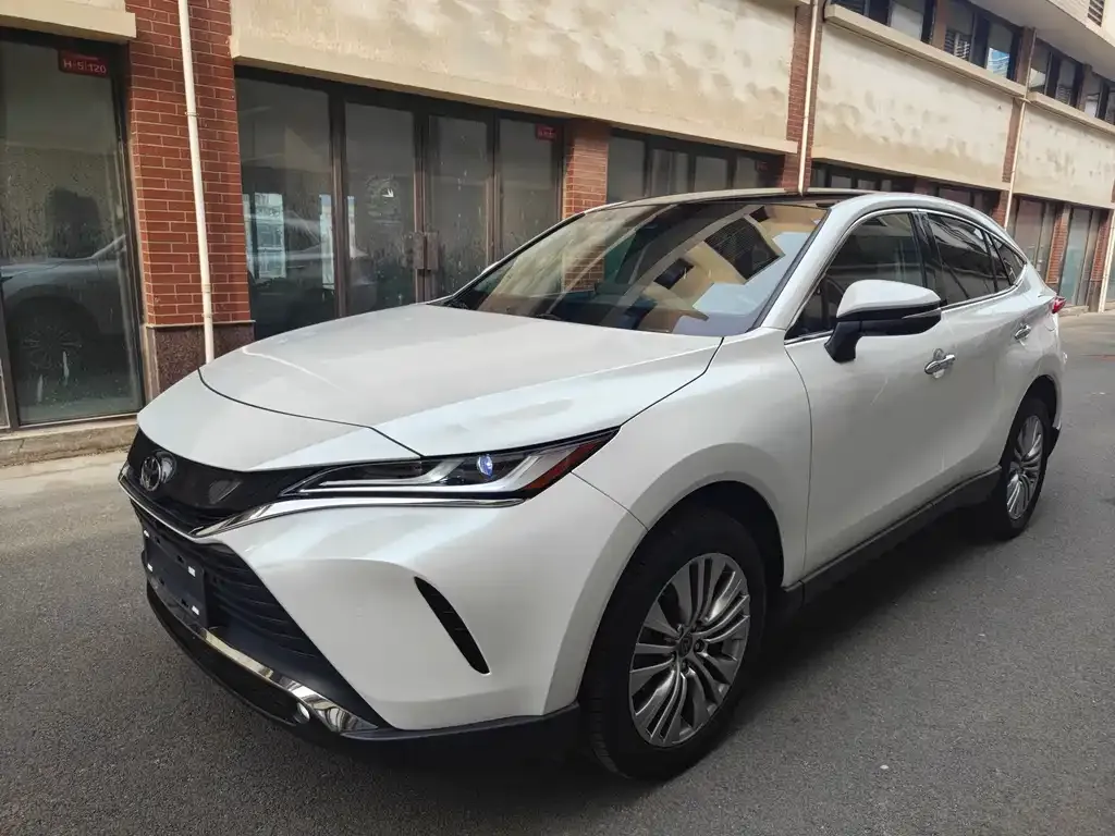 Toyota Harrier — фото 1