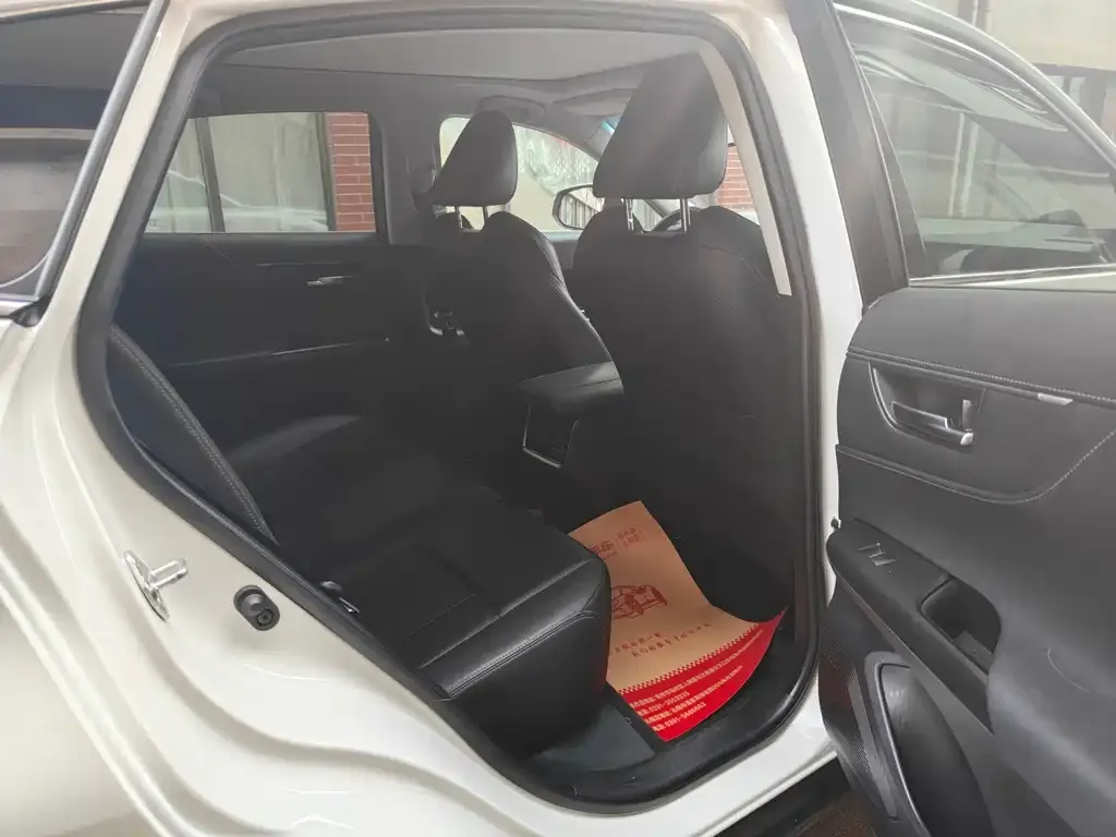 Toyota Harrier — фото 2