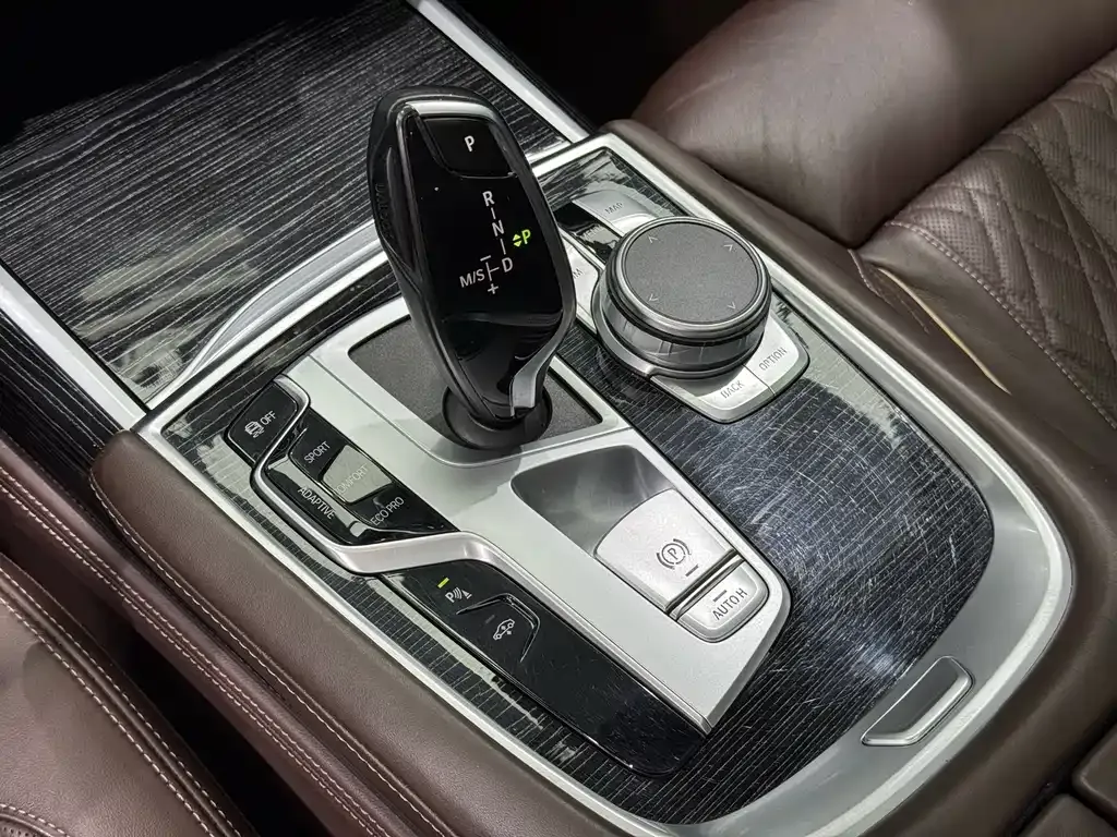 BMW 7 Series — фото 10