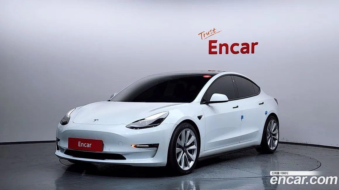 Tesla Model 3 — фото 1