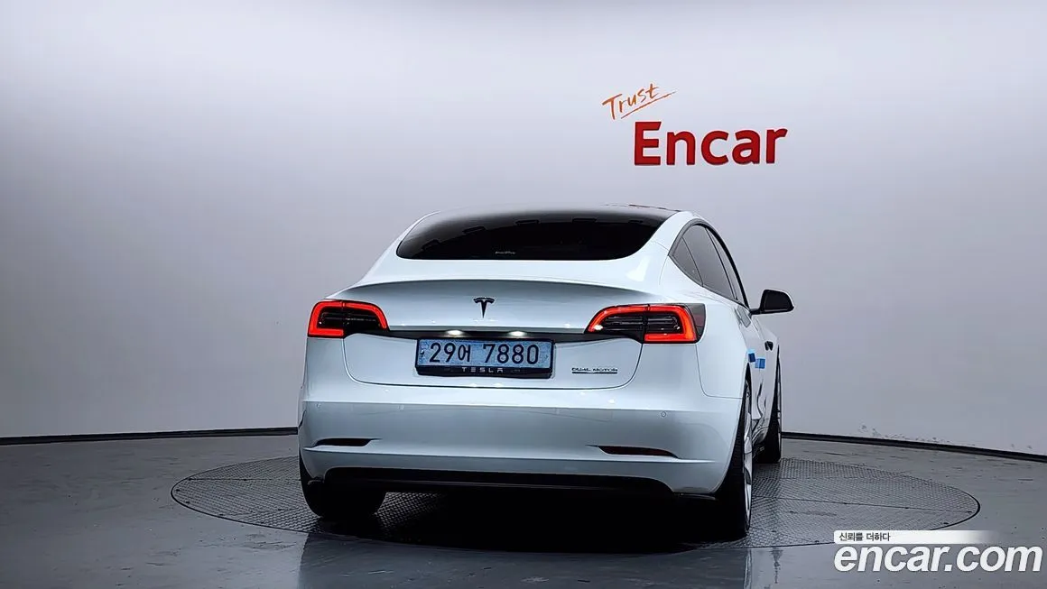Tesla Model 3 — фото 4