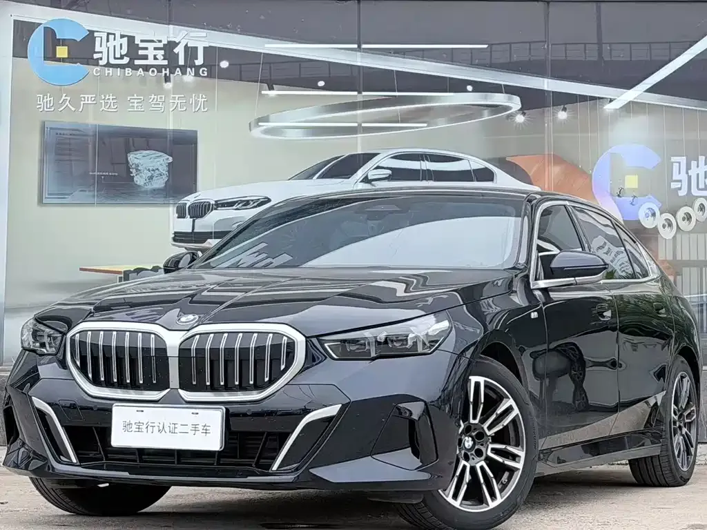 BMW 5 Series — фото 1