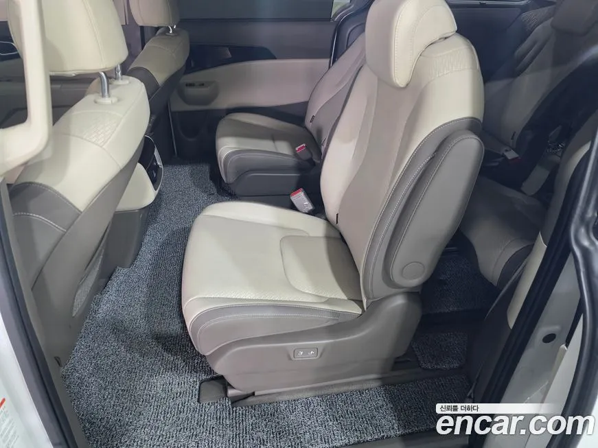 Kia Carnival — фото 10