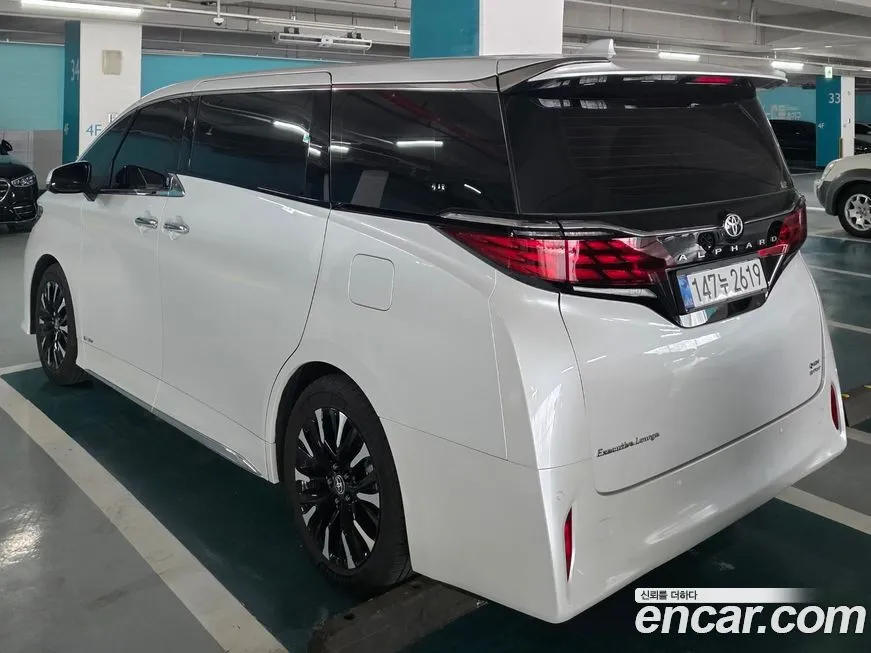 Toyota Alphard — фото 2