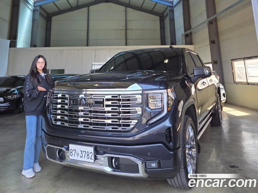 GMC Sierra — фото 1